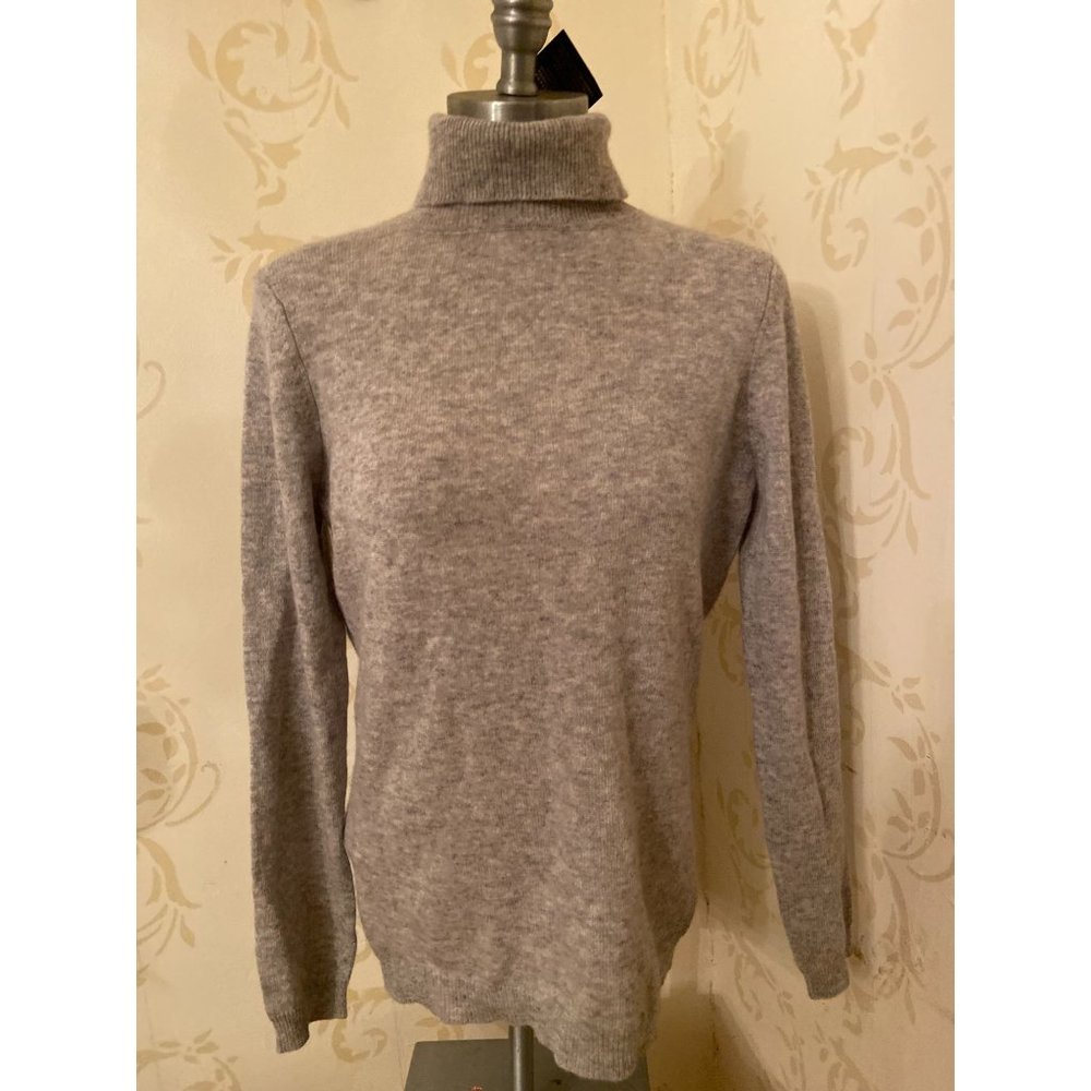 New NWT Charter 100% Cashmere Ladies Sweater M